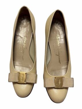 Vintage Salvatore Ferragamo Women's Beige Vara Bow Shoes
